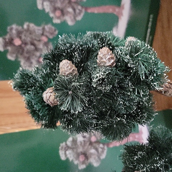 Department 56 Set of 2 Large Pinewood Trees - Picture 4 of 5